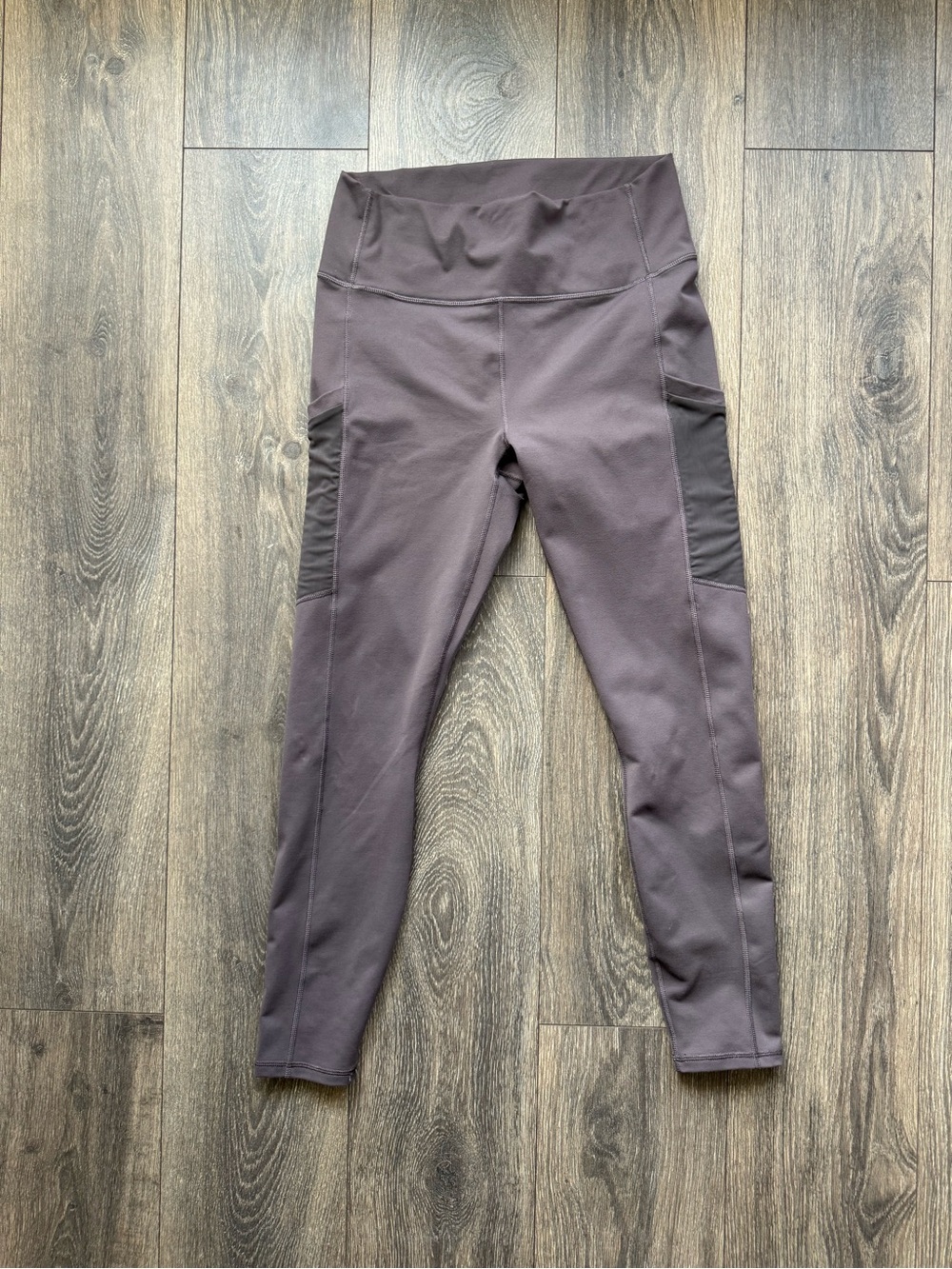 Fabletics On-The-Go PowerHold High-Waisted Legging in Taupe Slate Size Large